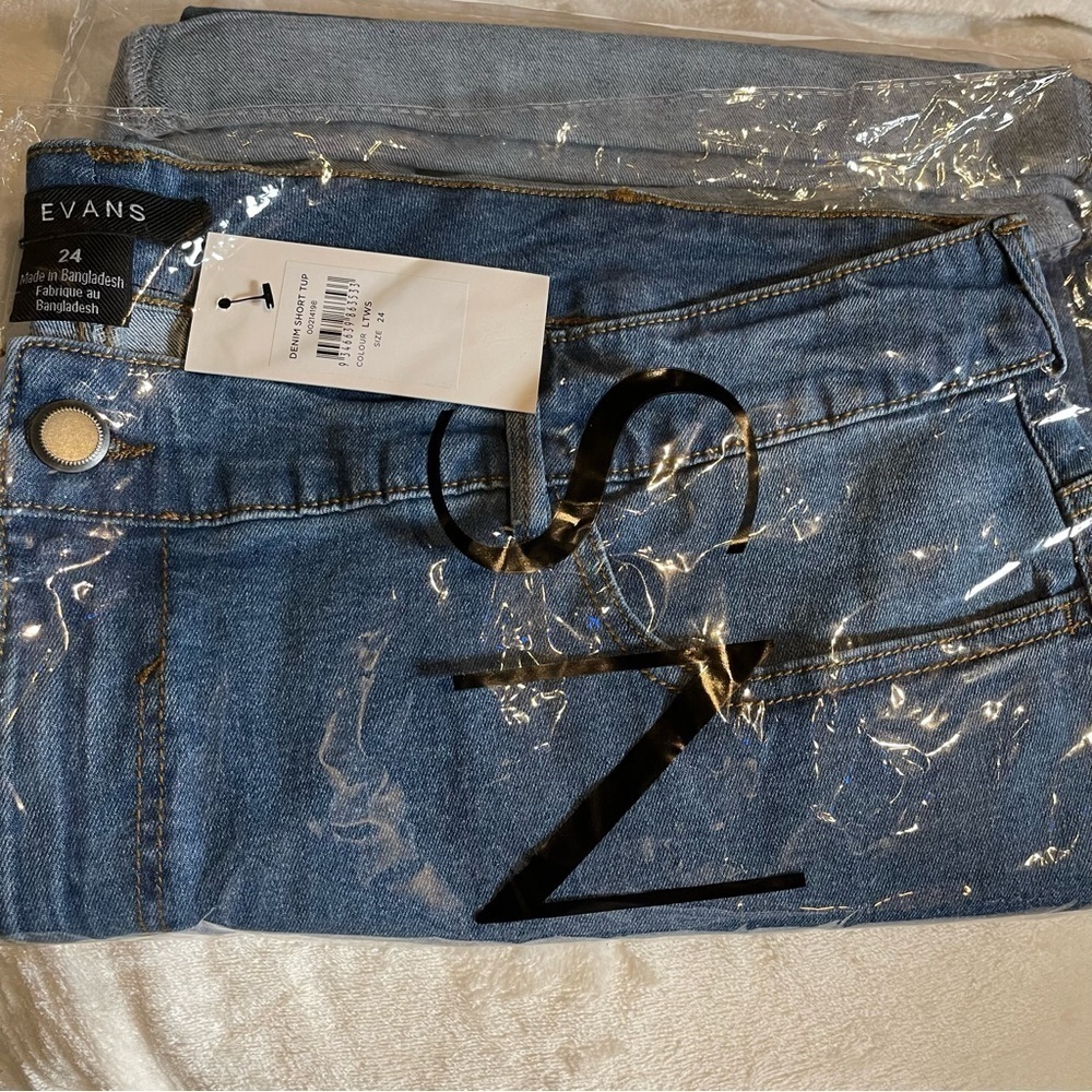 EVANS 24W High Rise Bermuda Turn Up Cuff Denim Shorts BB07.10 - Picture 5 of 6